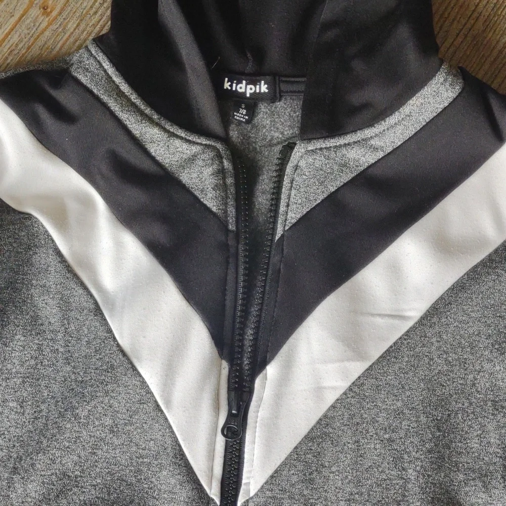 Sweatshirt - Picture 2 of 5